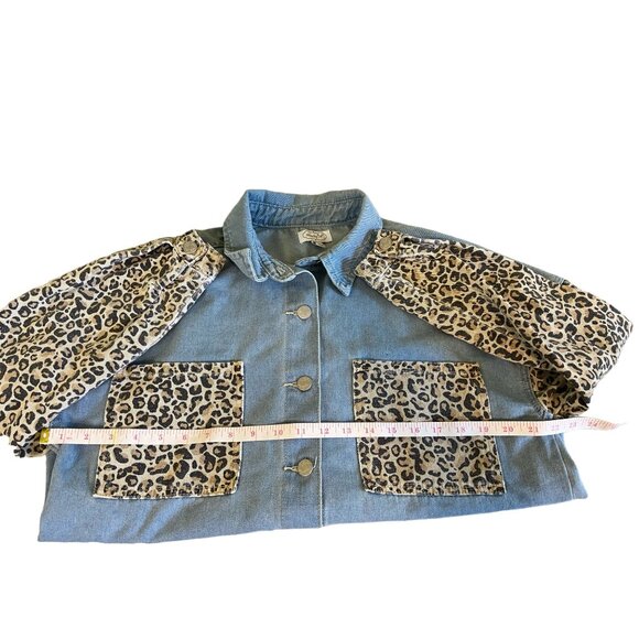 Mudpie Denim Womens Shirt Jacket  S/M Leopard Long Sleeves Pockets Mob Wife - Picture 6 of 7